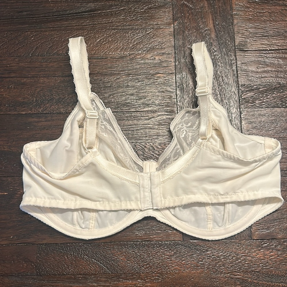 Wacoal Lace Underwire Bra - White - Picture 4 of 6